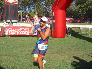 Llegada triatlón Meta triatlón finisher olímpico